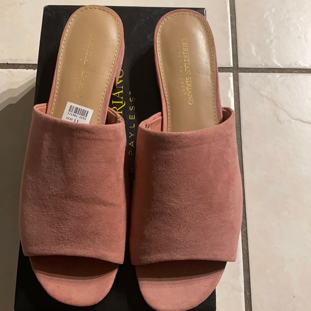 Mauve flat sandals Size 11